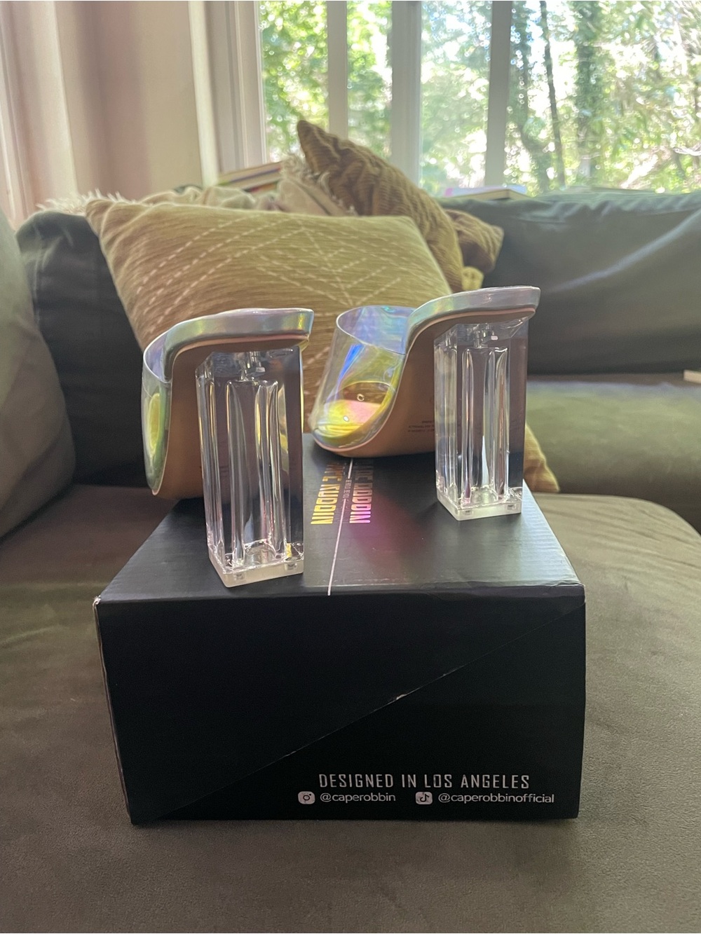 NEW IN BOX Cape Robbin Clear Iridescent Block Heel Sandals Size 7 - Picture 2 of 5